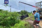 泰國一載有多名中國游客的巴士發(fā)生翻車事故，27人受傷