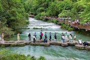 景中有“警” 守護(hù)詩與遠(yuǎn)方 貴州公安深化旅游警務(wù)護(hù)航高質(zhì)量發(fā)展
