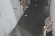 水管老化漏水 地下室被浸泡