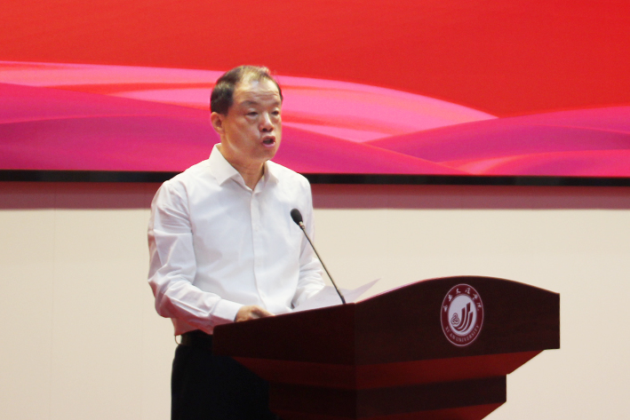 王育選.jpg