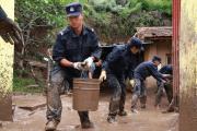 甘肅洪災(zāi)害救援：2700余名救援力量奮戰(zhàn)一線