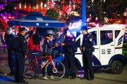 夏夜安心值拉滿！公安警燈照夏夜，反詐端窩點，安全感藏在每步巡防里