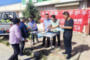 鄉(xiāng)間煙火氣、普法“趕集”時(shí)！熙熙攘攘的集市上，這個(gè)“攤位”扎眼暖心、引人駐足